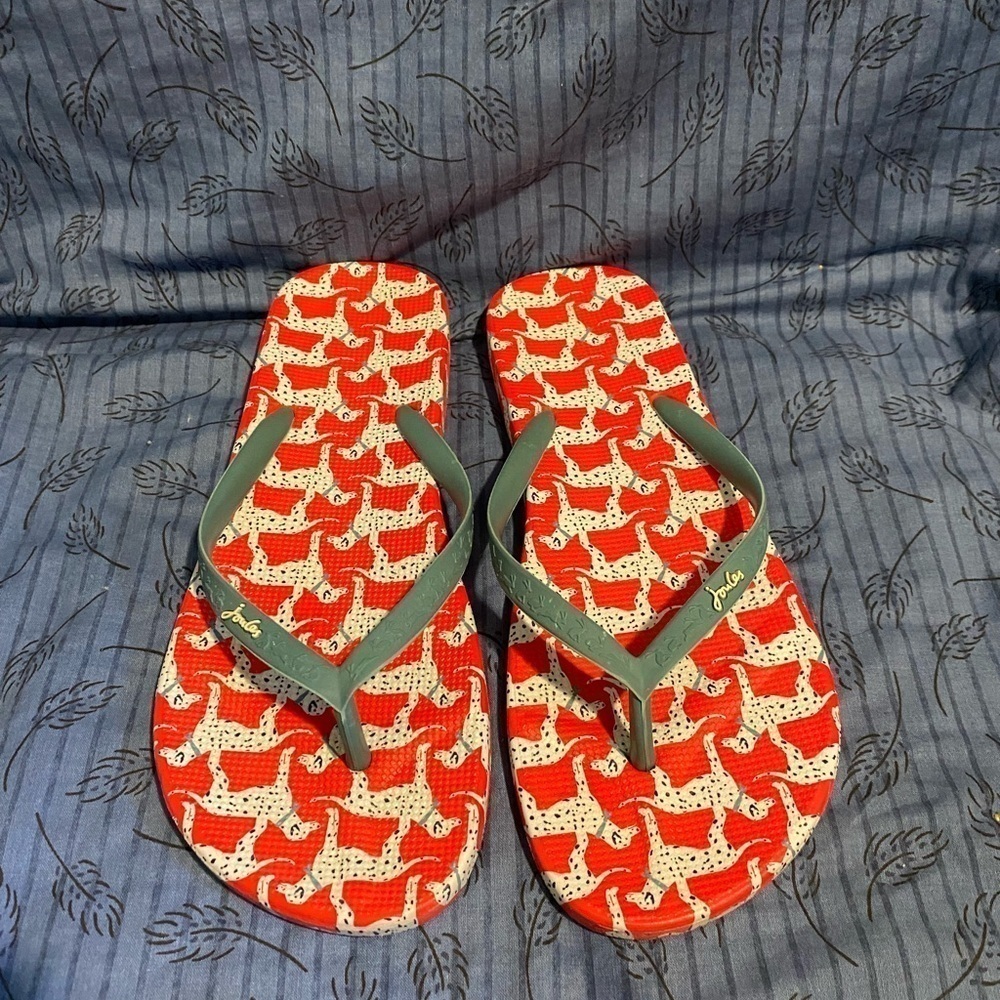 Joules Dalmatian print flip flops 10